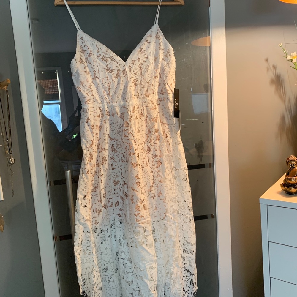 Lulu’s white lace midi dress